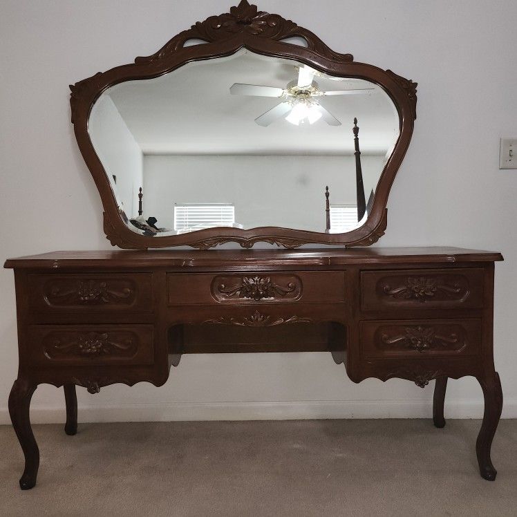 1980 cedar Dresser