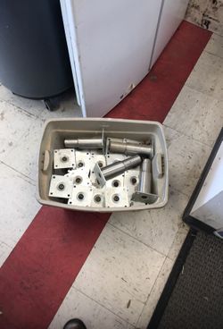 Adjustable legs (31)