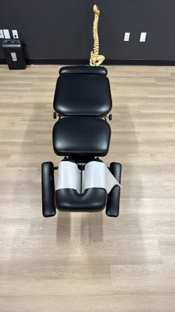 Chiropractic Ergobasic With Drop Piece Table Only Used For Few Months