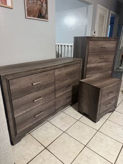 Bedroom set/ Free delivery