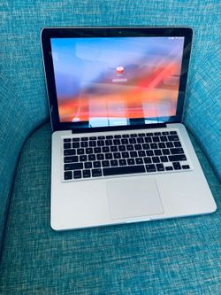 Apple Macbook Pro late 2011 13 inch Screen core i5 8GB RAM 750 GB Storage