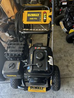 DEWALT 4,400 PSI PRESSURE WASHER
