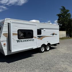 2005 wilderness 22 foot slide out 