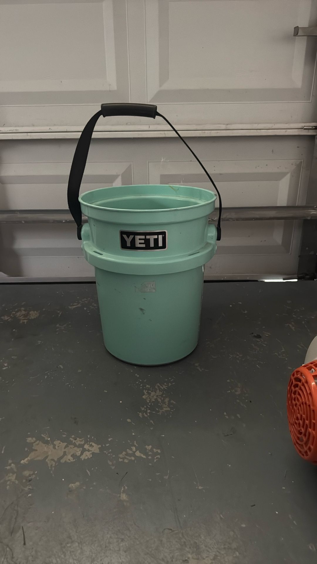 Yeti Seafoam Bucket