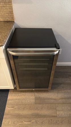 Frigidaire wine fridge/wine cooler