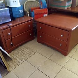 $25+
Sofa $50
3 Dressers (side tables) $25 each
Huge dresser $75
Dining Table $25
TV table $25
Coffee table $25
Roller chair $25
Lamp $25
Pick up /del