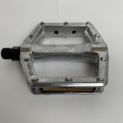 Chrome Metal Flat Vp Brand Bike Pedals Size 9/16 Inch 