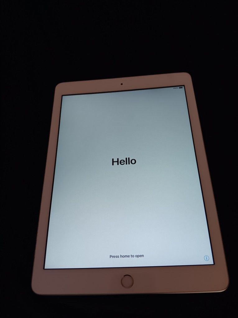 Ipad 5th Gen A1822 Great Condition Clean!!