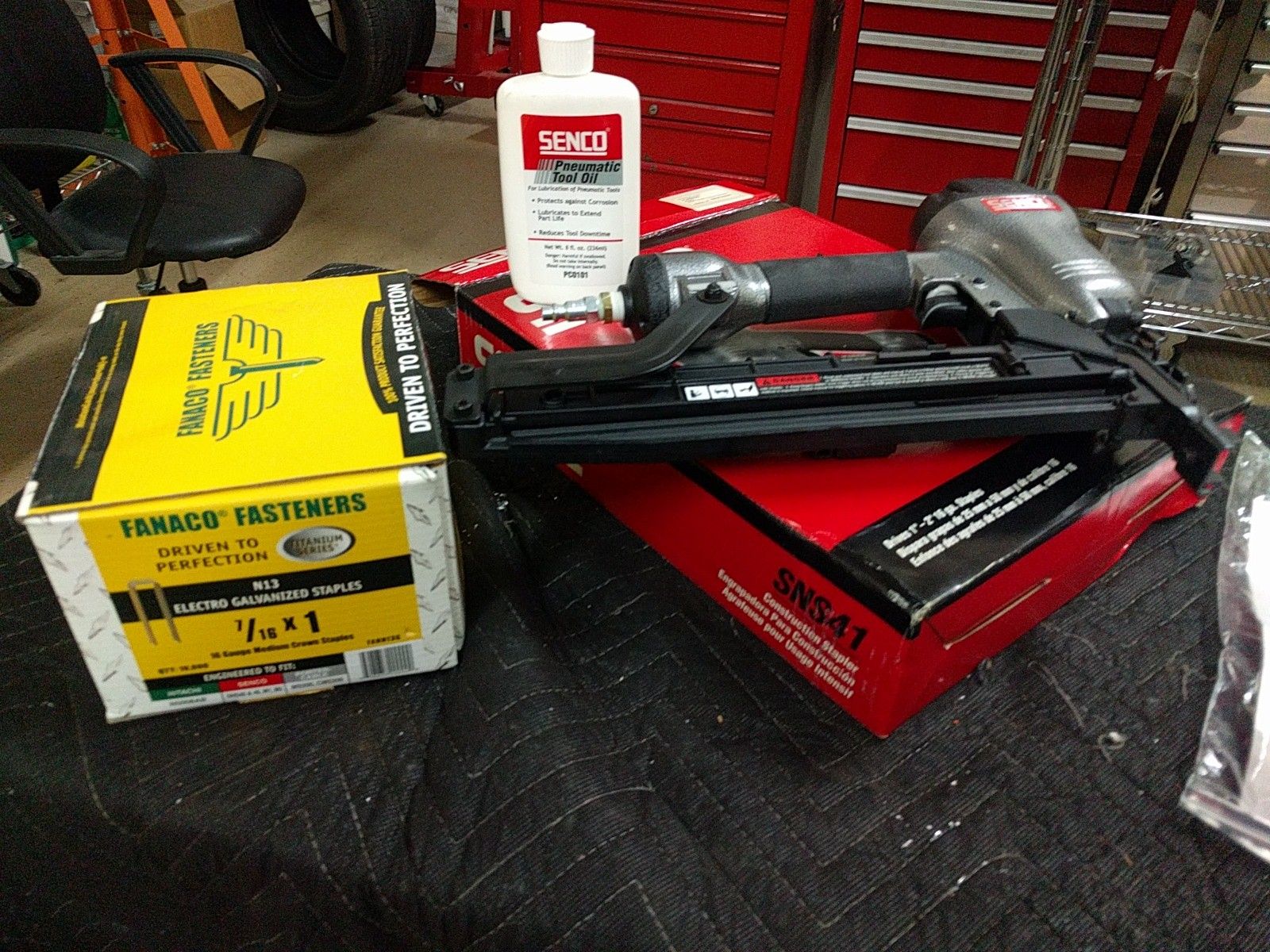 SENCO SNS41 Construction Stapler, NEW