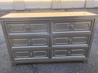 DRESSER