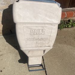 $5  dog food dispenser
