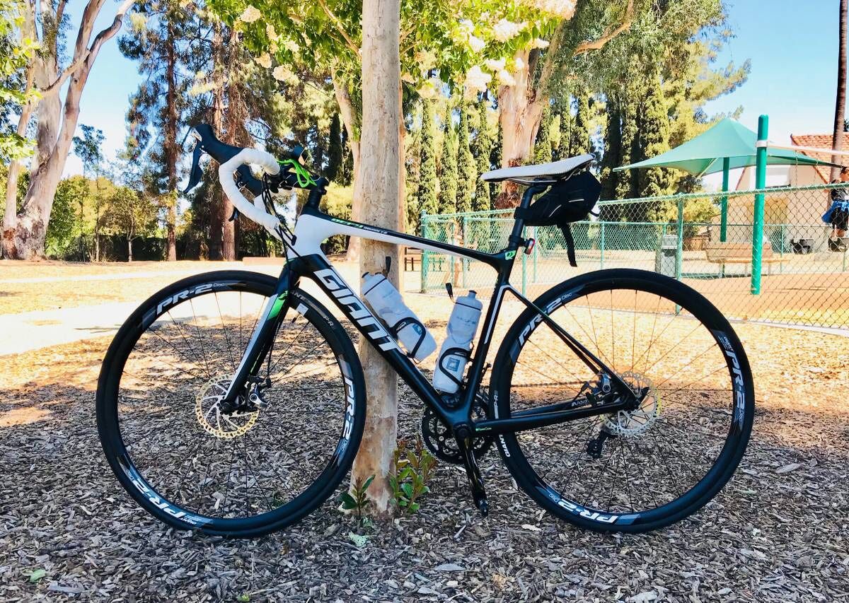 Giant Defy Advanced 2 Medium Shimano 105 Composite Disc Brakes for