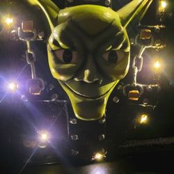 HALLOWEEN PROP, GARGOYLE WALL DECOR, SINGS "WILD THING", BATTERY OPERATED (3×AA) EYES OPEN w/LED LIGHTS, FIRM.