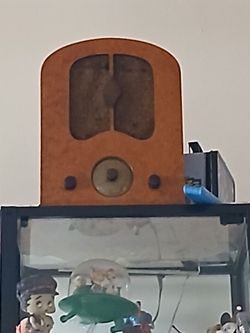 This is a 1936 early bird special tabletop radio
