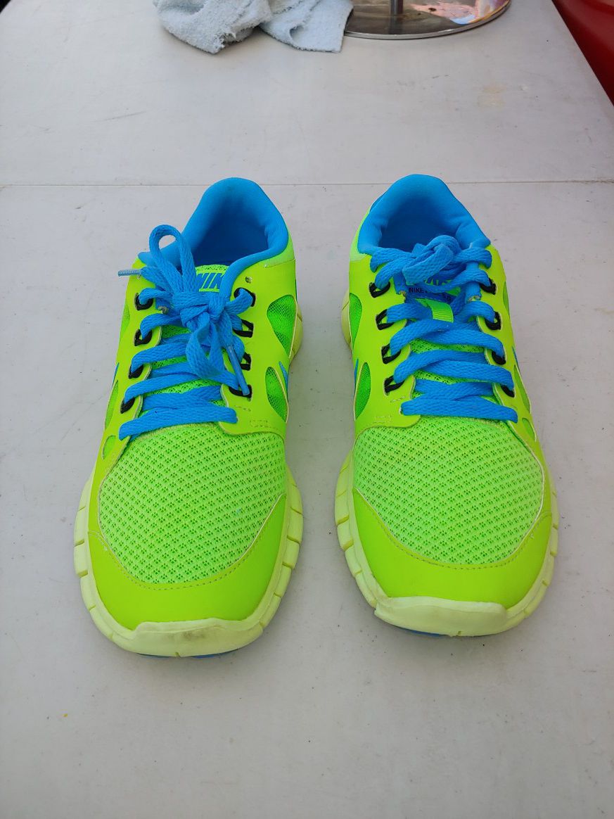 Nike running shoes 4.5