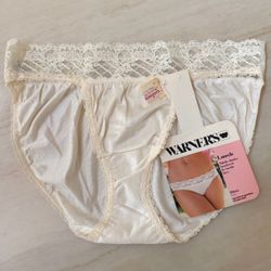 Vintage Warner’s Laurels Bikini Panties Size 7 Ivory Lace NOS Made USA