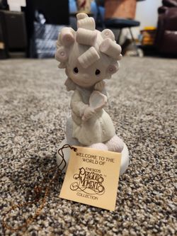 precious moments 1981 “ Smile God Loves You" mint condition