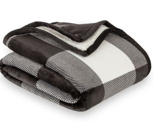 NEW-THROW- BETTER HOMES AND GARDENS