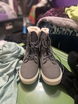 Women Timberland faux-fur lined boots
