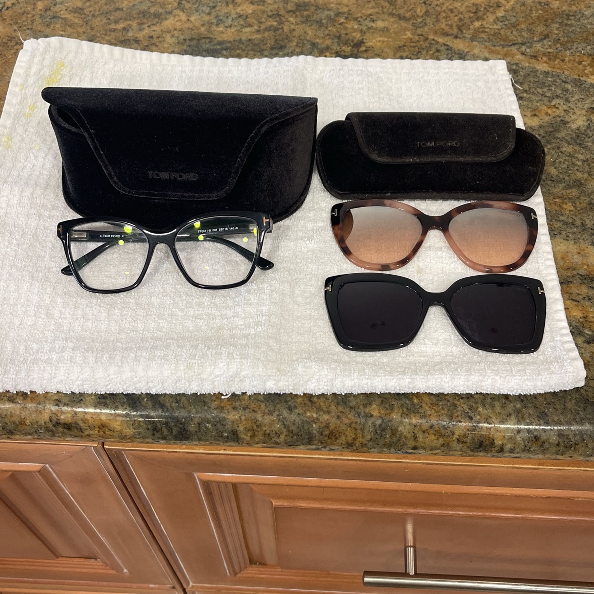 Tom Ford Eye Glasses With Sun Clippers
