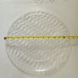 Large Round Plastic Plates (6)