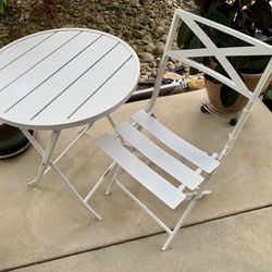 NEW Outdoor metal bistro patio table and 1 chair set …