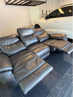 Reclining black leather sofa – super comfortable and modern