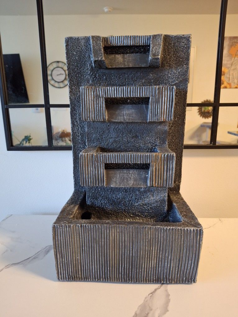 GRAY SCALE Structure Water Fountain Like New!