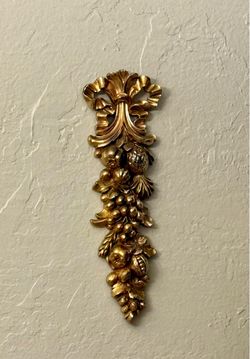 Vintage-style Syracuse Gold Tone Baroque 3D Fruit Swag Wall Ornament