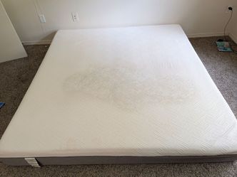 King Size Bed Mattress - Well Maintained - Pickup Only
