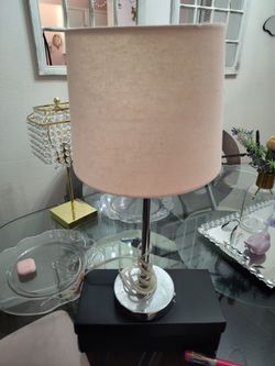 Lámpara plateado con Rosa.