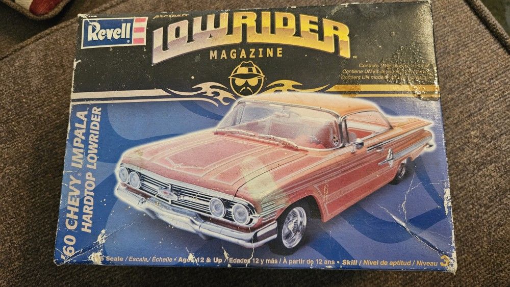 VINTAGE Revell '60 Chevy Impala Hardtop Lowrider 1:25 Kit #85-2883 Sealed Inside