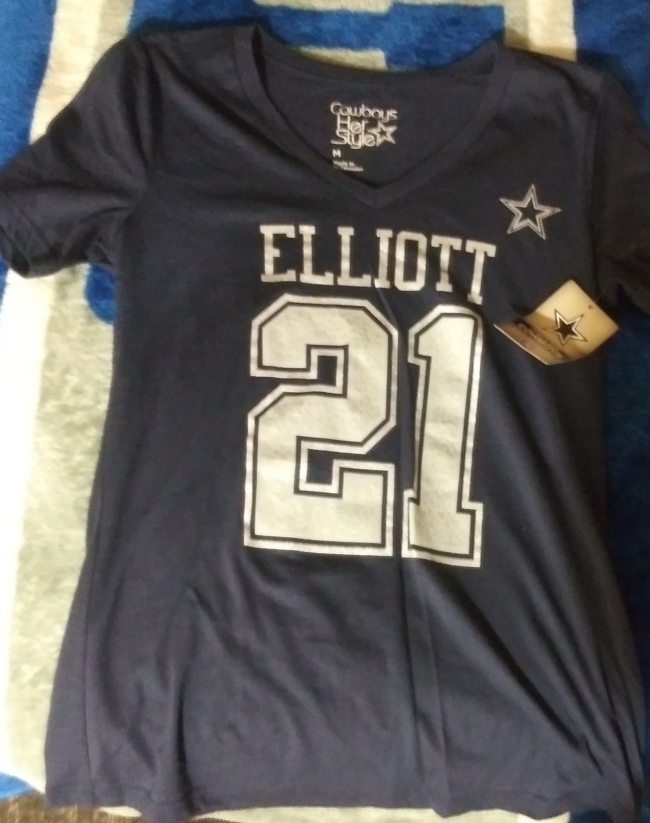 Med women's Dallas Cowboys v neck