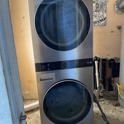 LG WashTower GAS front load Washer and Dryer