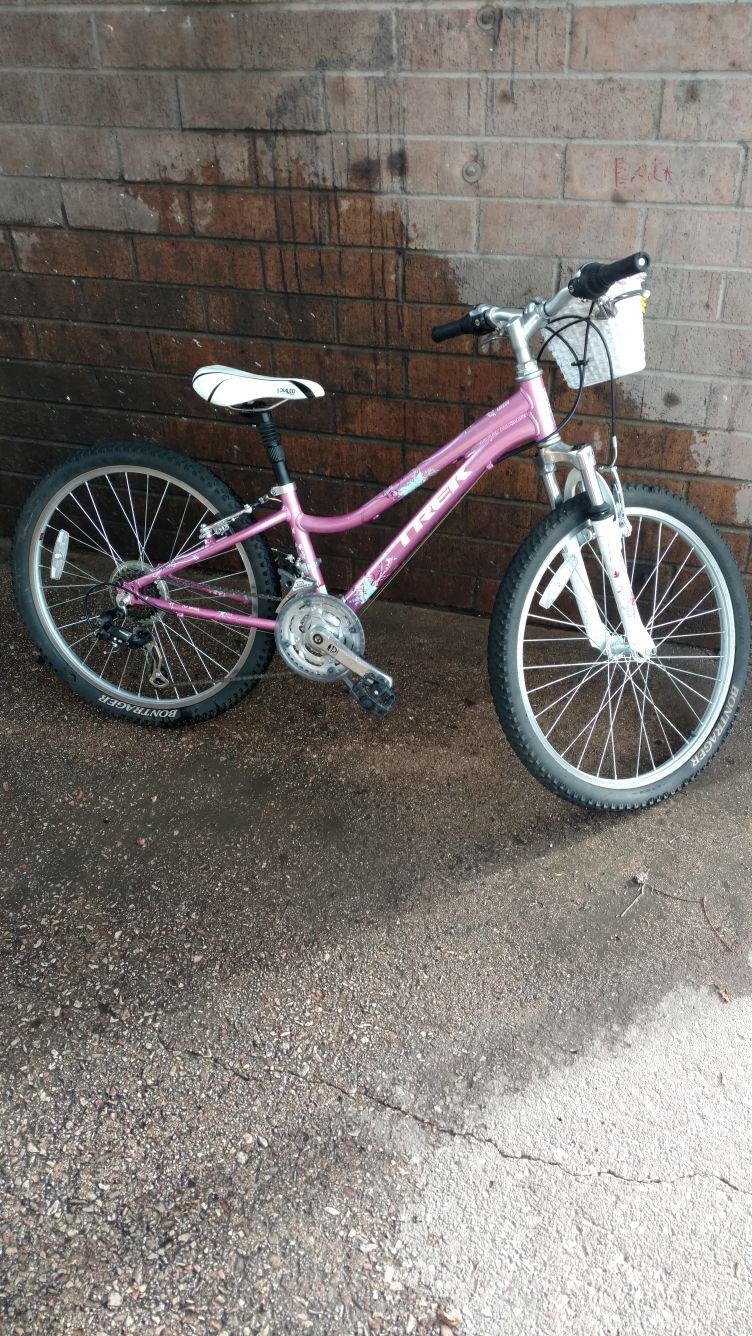 Trek MT 220 girls Mt. Series 21 speed mountain bike for Sale in