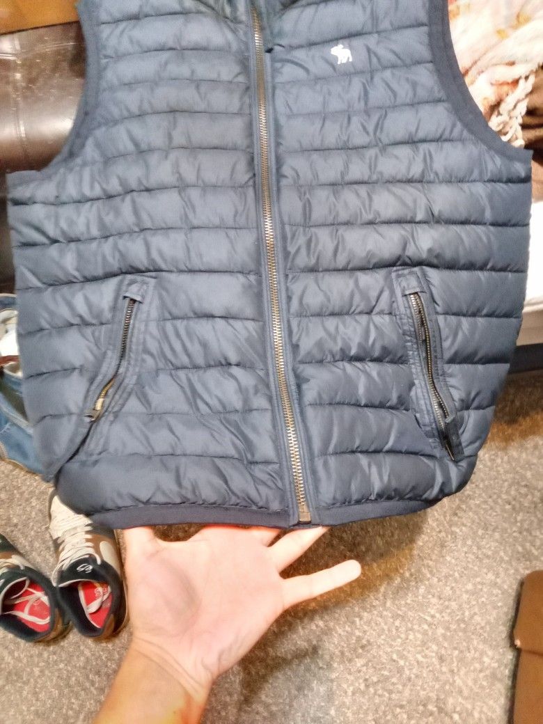 A&F Puffer Vest Black M,L