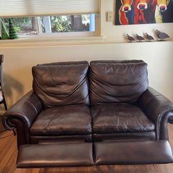 Leather loveseat recliner