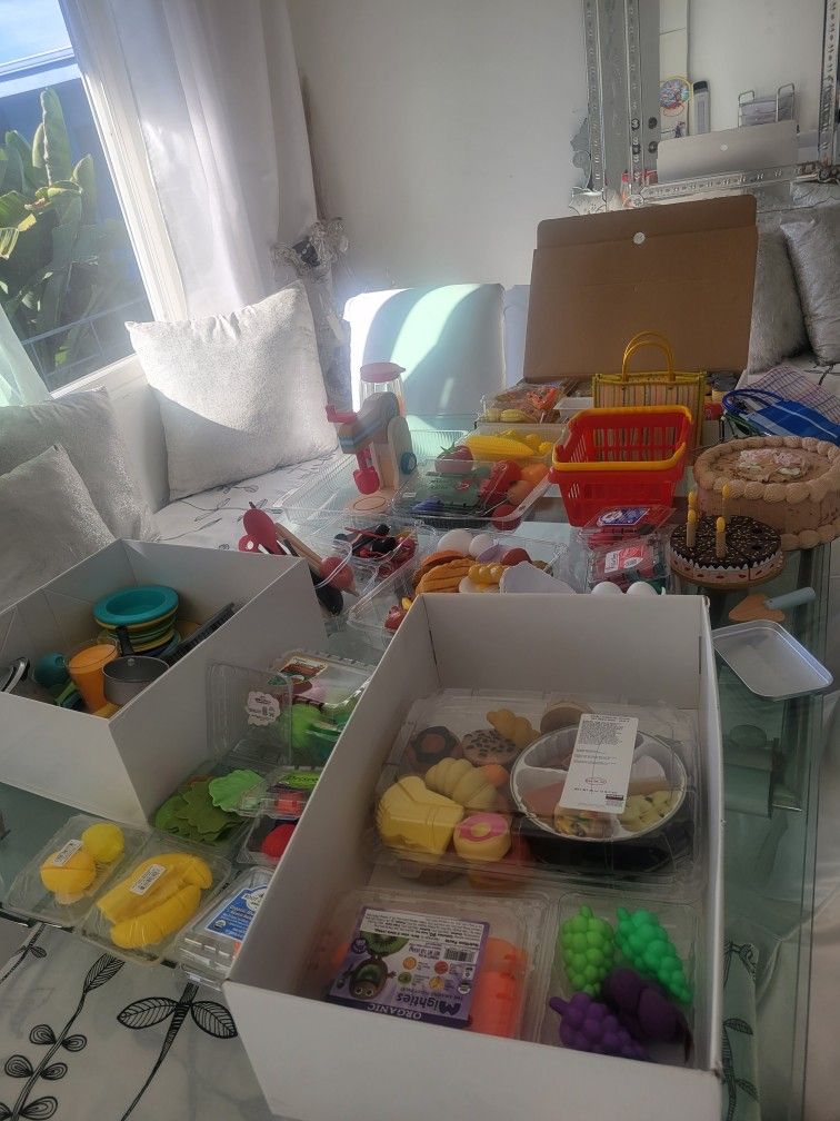 Pretend Food And Dishes