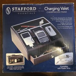STAFFORD ESSENTIALS CHARGING VALET CHERRYWOOD FINISH