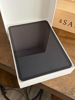 IPAD 11” A16 128GB - 1 month old