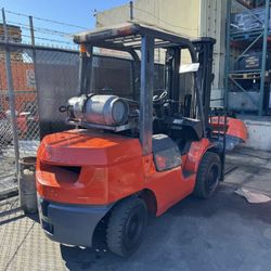 Forklift Toyota 6500 Lb Pneumatic Tire