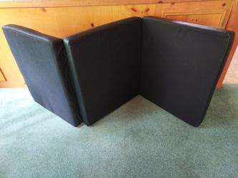 2 Folding Pads