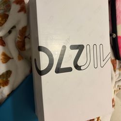 BRAND NEW NIKE AIRMAX 270’s,MAROON,SIZE 6 WOMENS