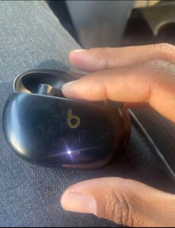 Dre Beats Studio buds