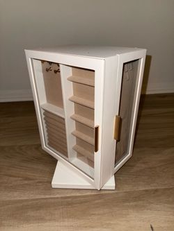 Jewelry box