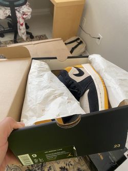 Retro Air Jordan 1 ‘Sail university’