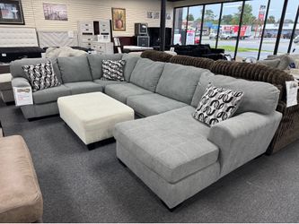 U Shape Sectional. 🚚WE DELIVER🚚