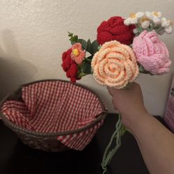 hand-woven bouquet of flowers 💐 