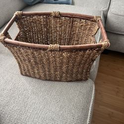 Mint Condition Wicker Basket. 14lx9hx10w. 