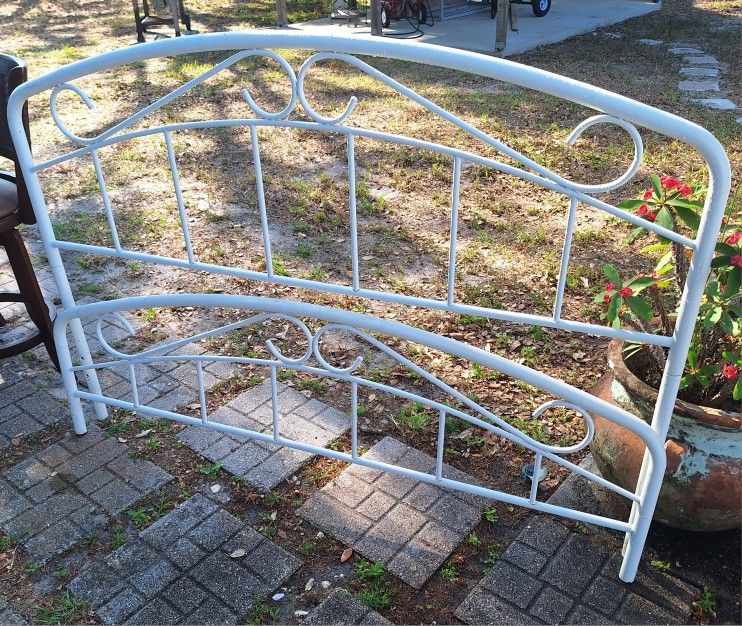 Queen Size Metal Bed Frame